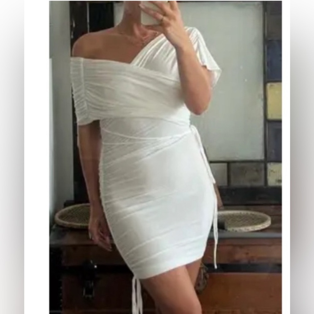 La quan smith ruched old shoulder drantic dress